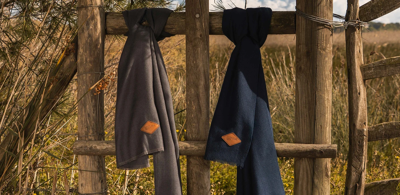 Women's handcrafted wool and cashmere scarves | Lottusse